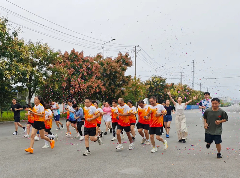 Measuring the Journey with Footsteps, Consolidating the Team with Sweat | Jiannan September Half in Marseille Successfully Ends