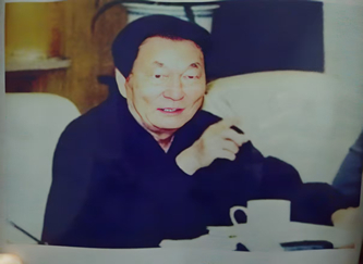 1984年3月时任国家经委副主任朱镕基同志来厂视察